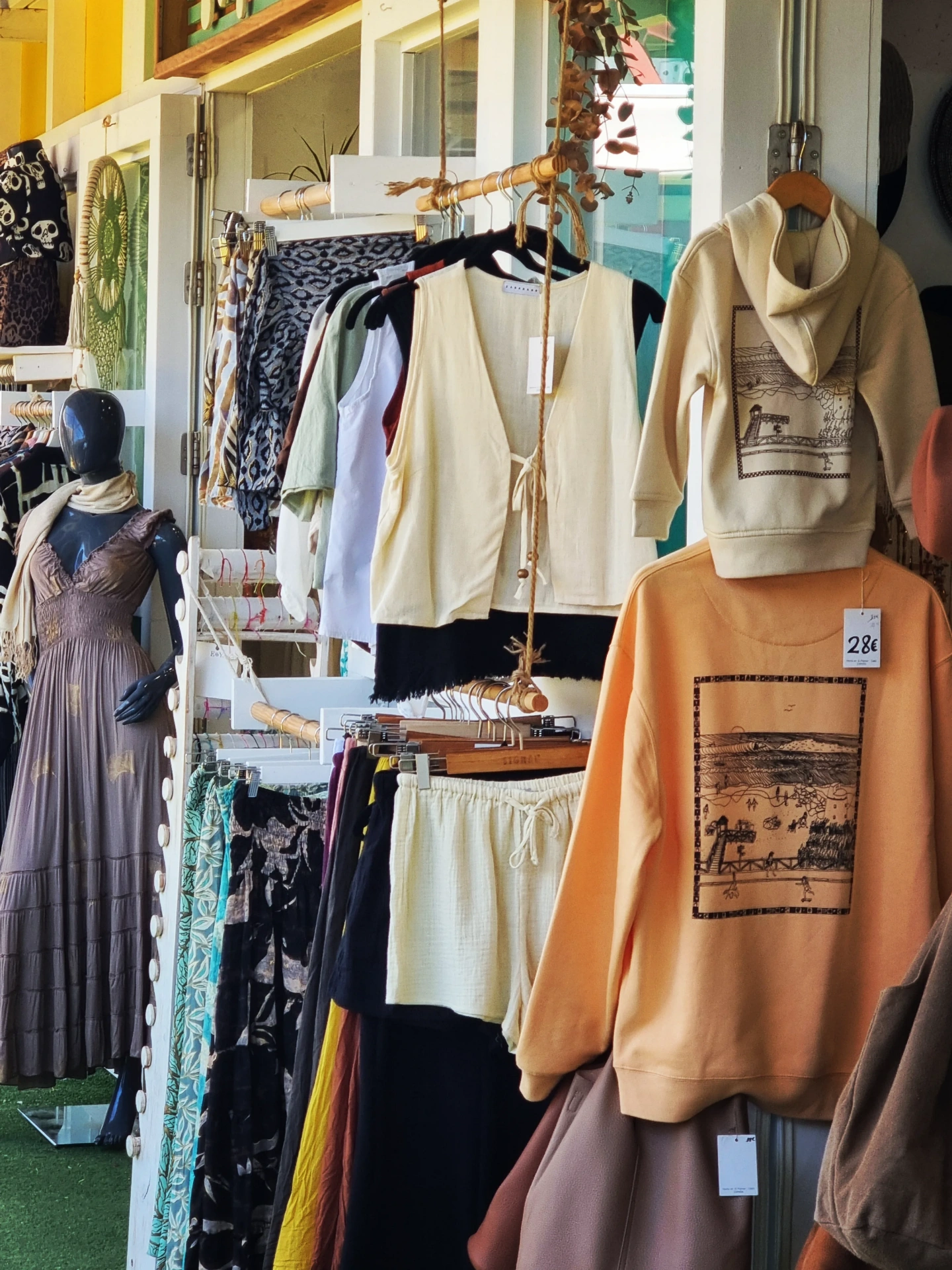 Tienda de ropa y complementos en el Zoco